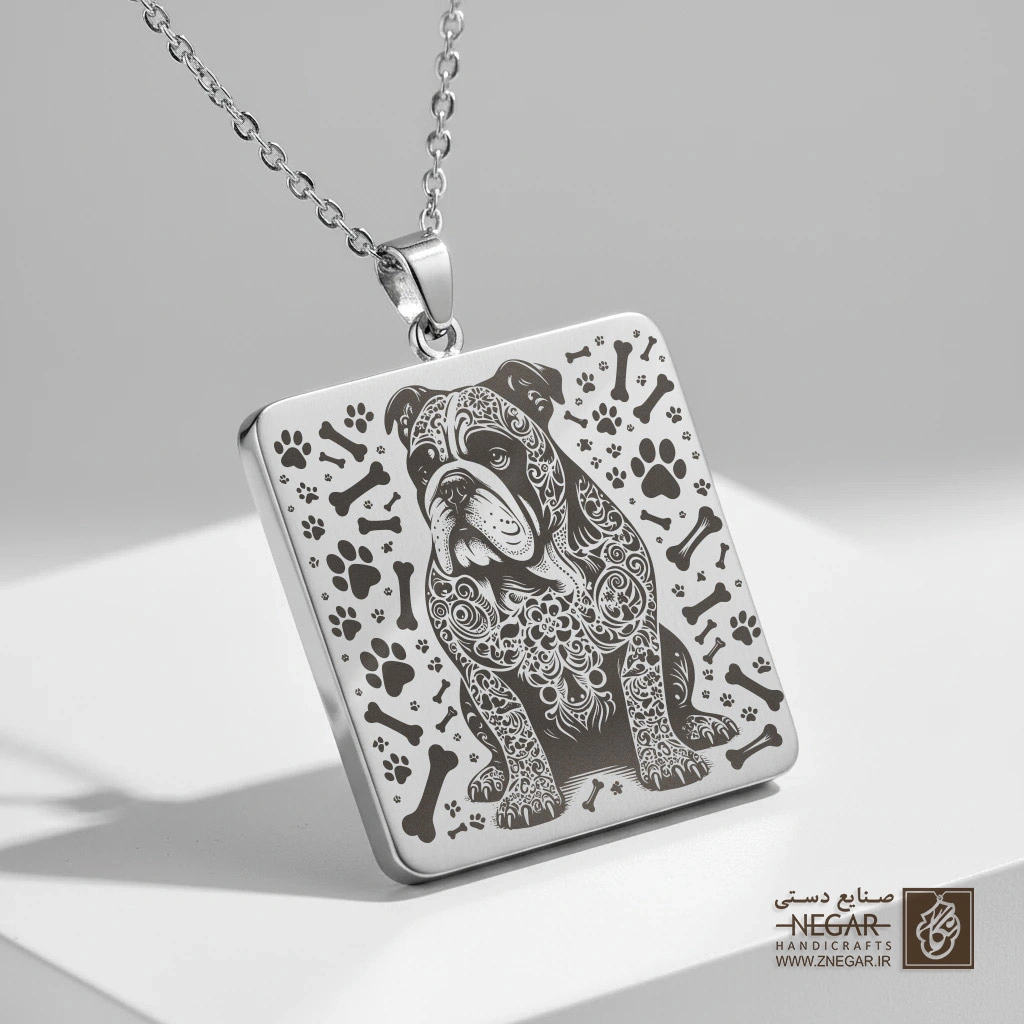 گردنبند طرح بولداگ با تزیینات گل (حکاکی لیزری فایبر، مدل قاب مربع) کد 501093