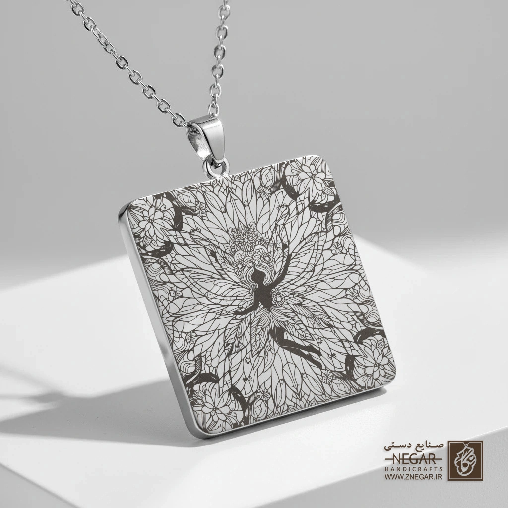 گردنبند طرح سیلوئت پری و ماه (حکاکی لیزری فایبر، مدل قاب مربع) کد 501181