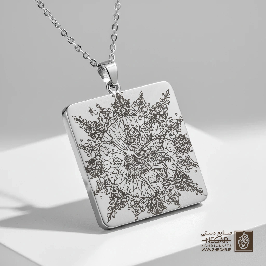 گردنبند طرح پری در ستاره هشت‌پر (حکاکی لیزری فایبر، مدل قاب مربع) کد 501184