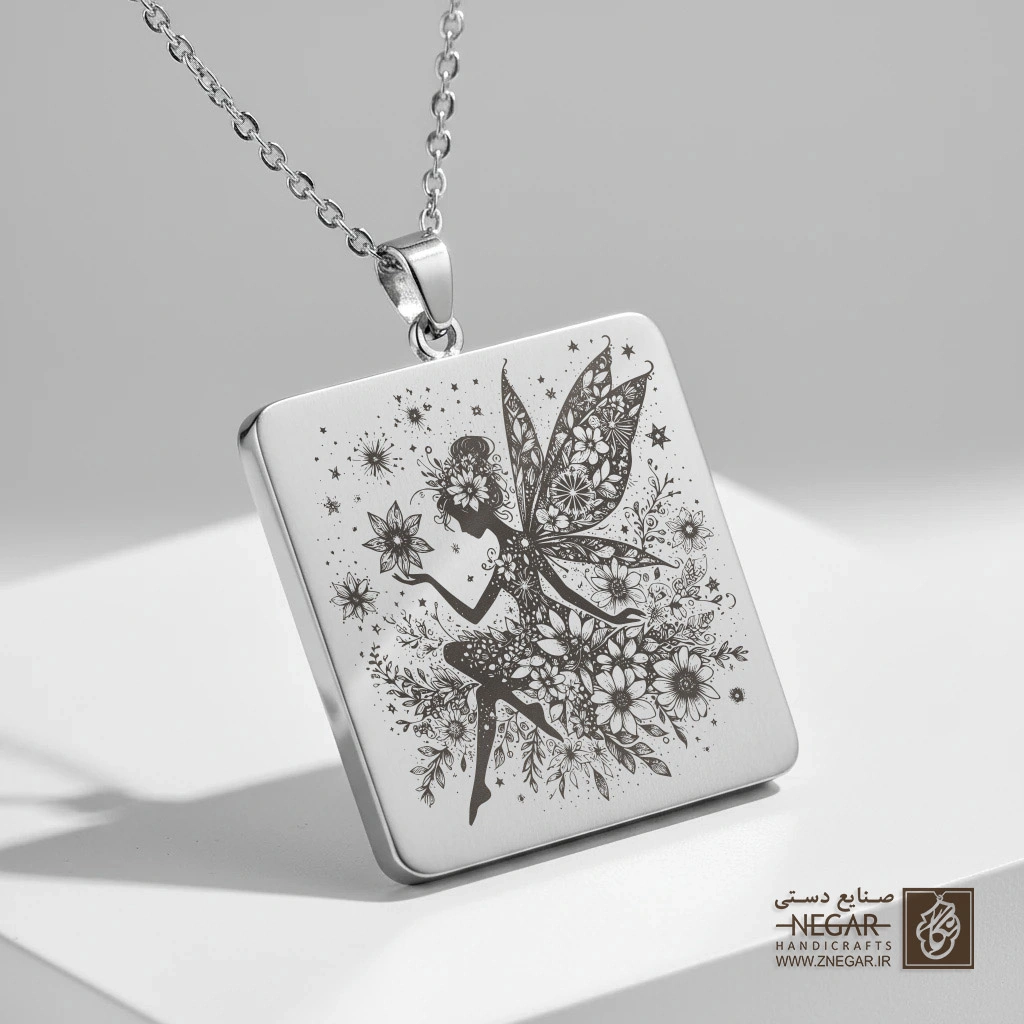 گردنبند طرح سیلوئت پری و ستاره‌ها (حکاکی لیزری فایبر، مدل قاب مربع) کد 501198