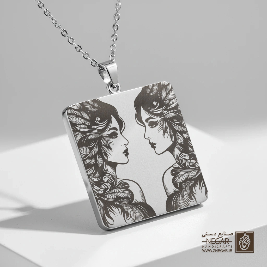 گردنبند طرح تقارن چهره زن (Feather Hair Women ) (حکاکی لیزری فایبر، مدل قاب مربع) کد 501248