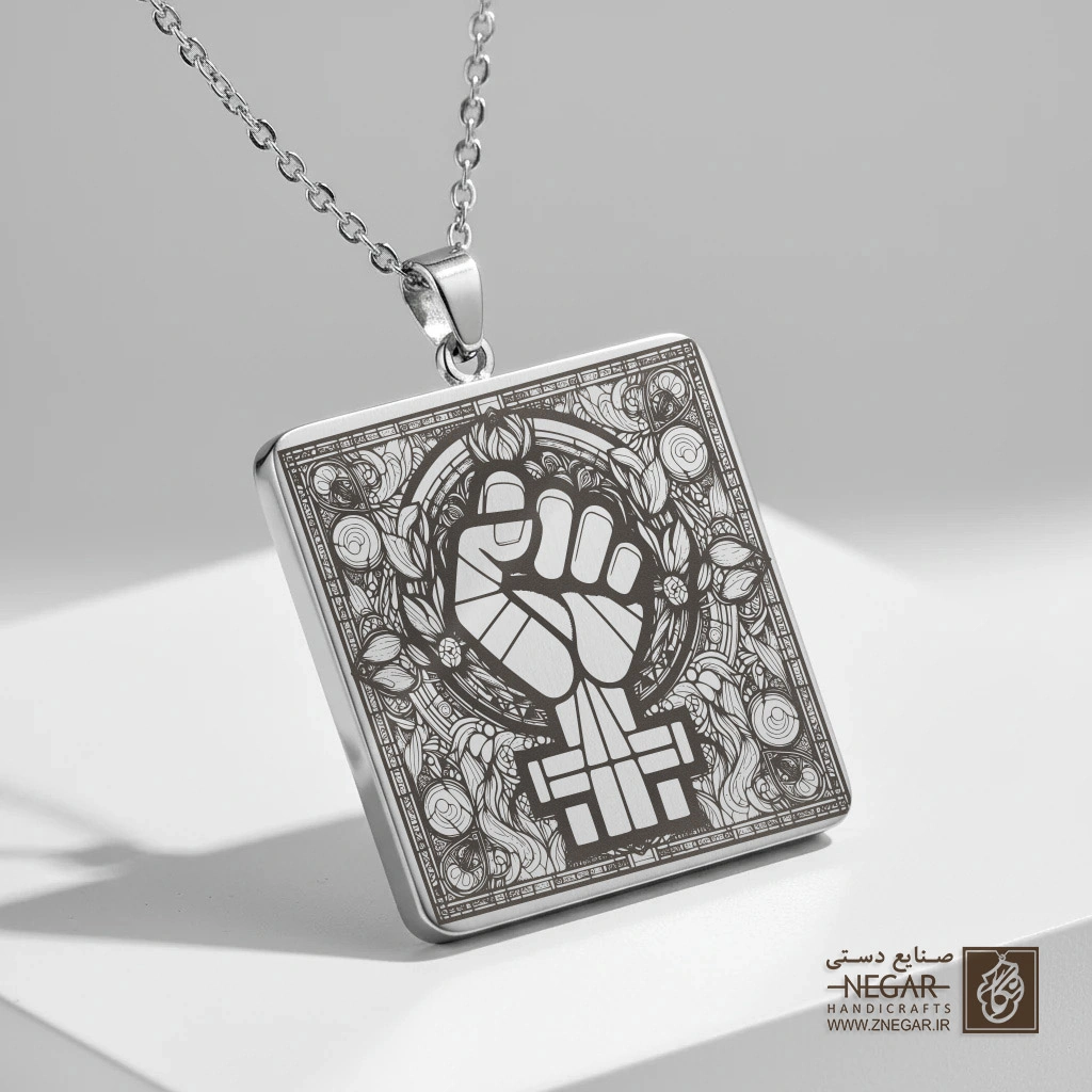 گردنبند طرح مشت و ماندالا (حکاکی لیزری فایبر، مدل قاب مربع) کد 501254