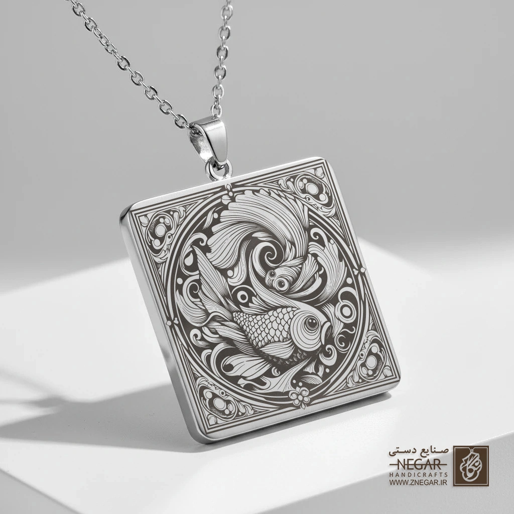 گردنبند طرح ماهی در موج (حکاکی لیزری فایبر، مدل قاب مربع) کد 501258