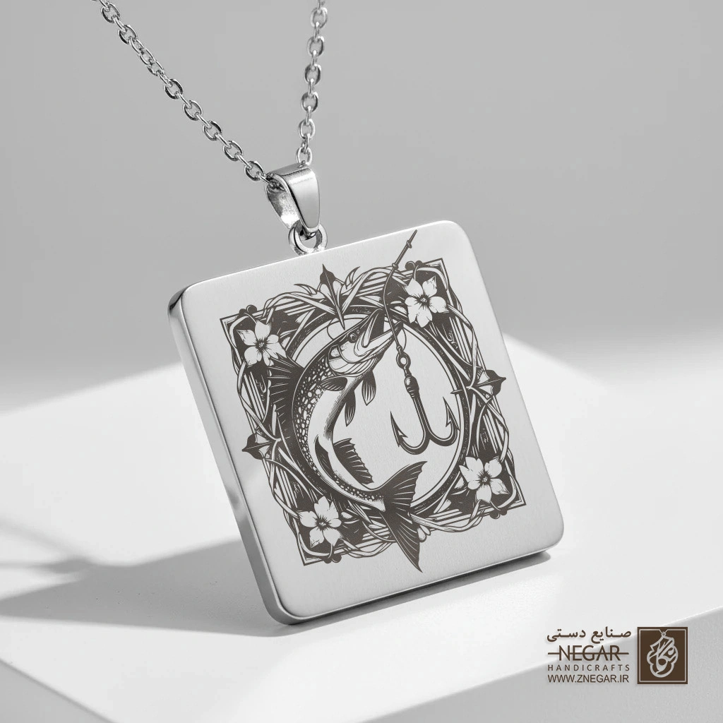 گردنبند طرح ماهی و قلاب (Fishing) (حکاکی لیزری فایبر، مدل قاب مربع) کد 501263