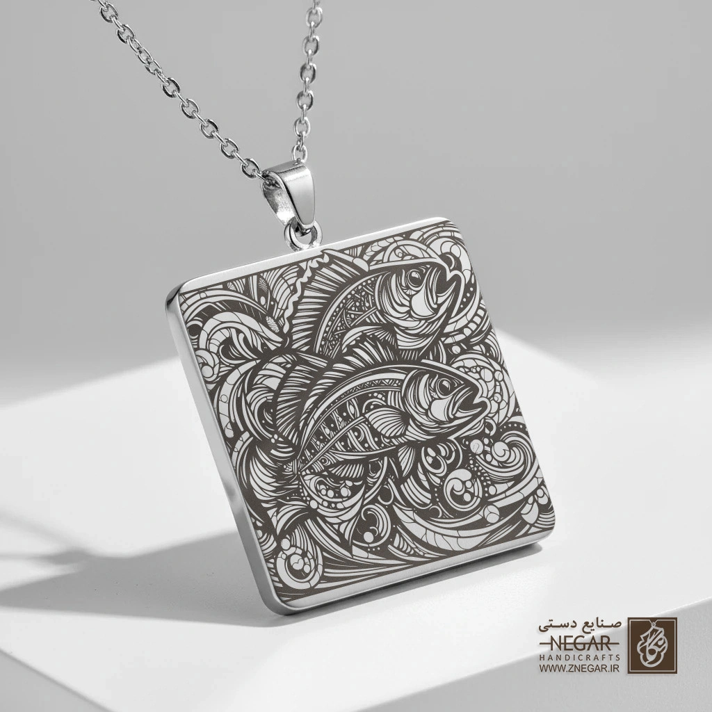 گردنبند طرح جفت ماهی (نماد حوت) (حکاکی لیزری فایبر، مدل قاب مربع) کد 501267