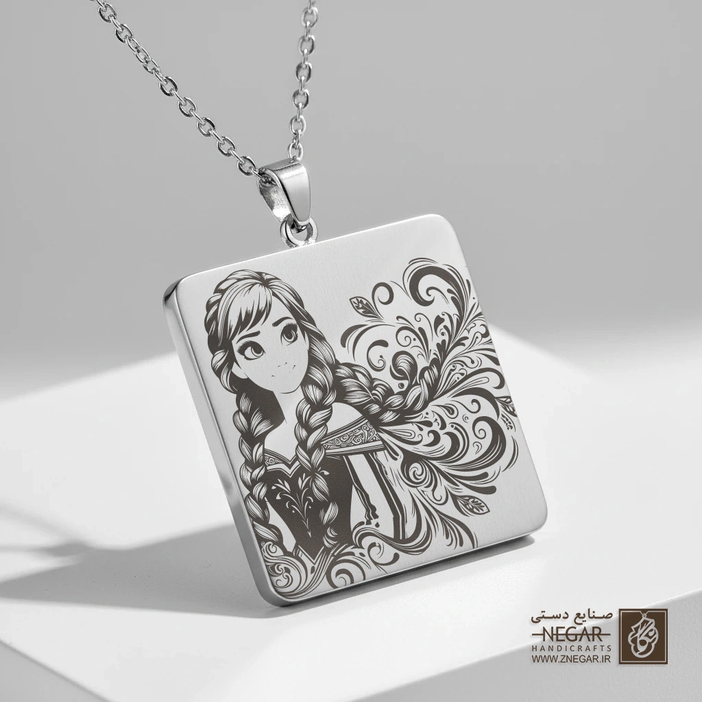 گردنبند طرح آنا و بادبزن گل‌دار (حکاکی لیزری فایبر، مدل قاب مربع) کد 501355