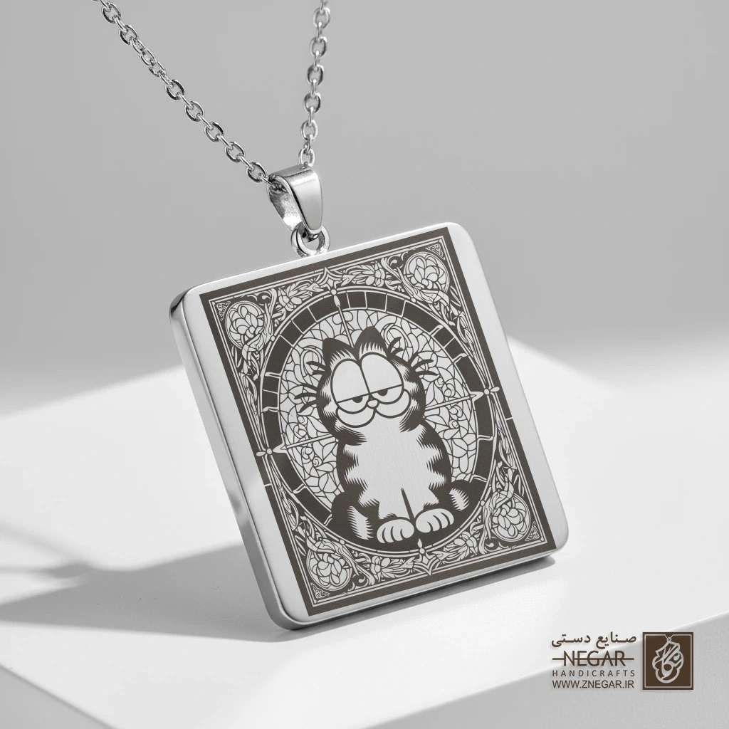 گردنبند طرح گارفیلد ایستاده کلاسیک (حکاکی لیزری فایبر، مدل قاب مربع) کد 501409