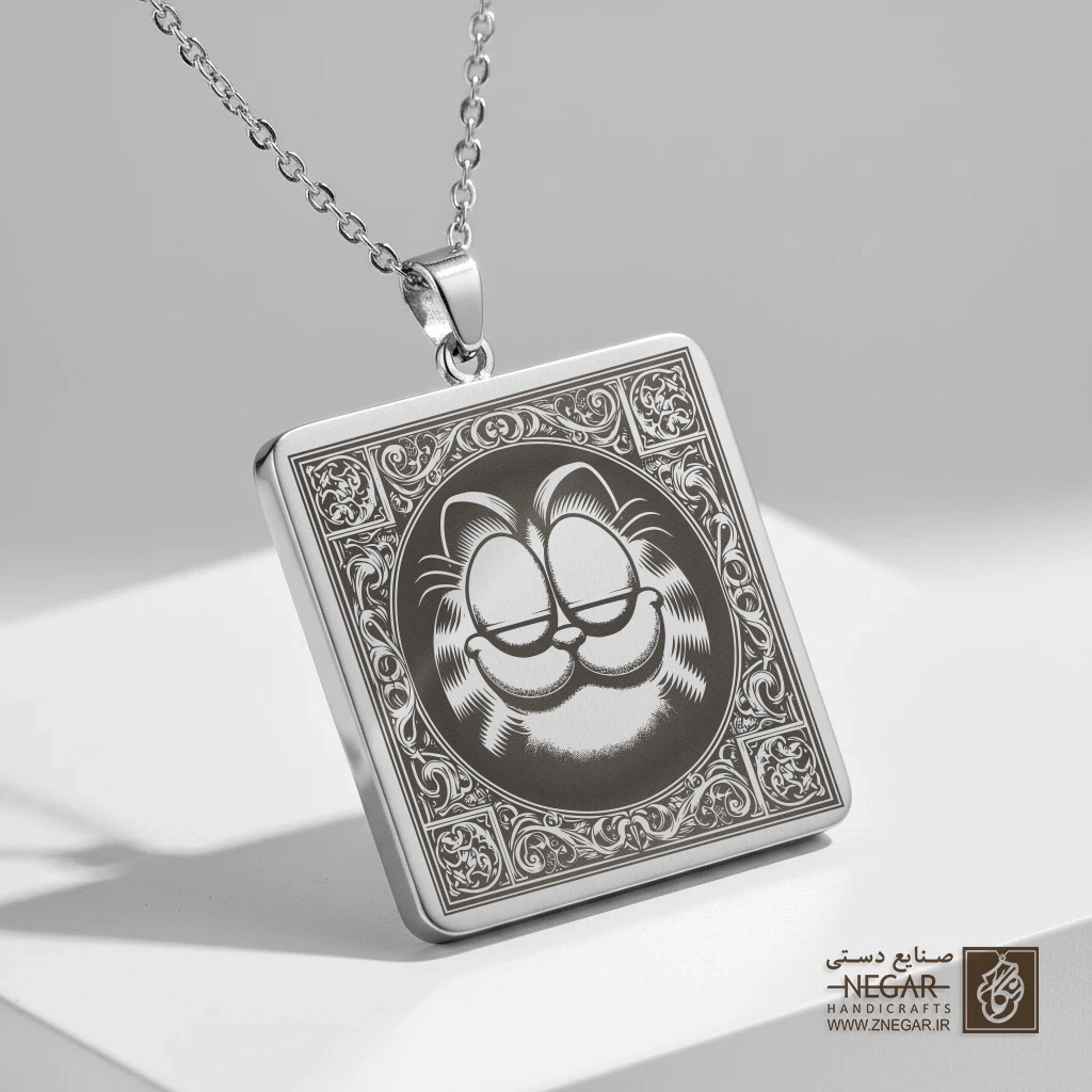 گردنبند طرح چهره گارفیلد (Close-up) (حکاکی لیزری فایبر، مدل قاب مربع) کد 501410