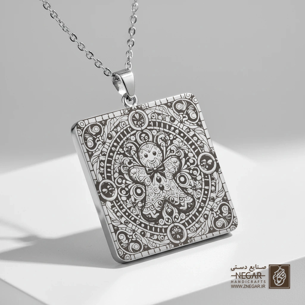 گردنبند طرح Gingerbread با نقوش ماندالا (حکاکی لیزری فایبر، مدل قاب مربع) کد 501443
