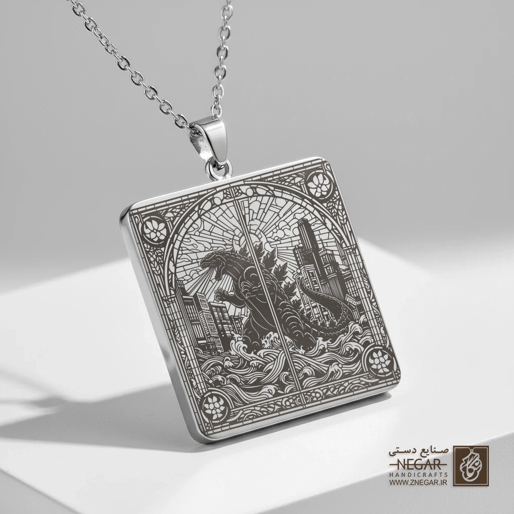 گردنبند طرح گودزیلا در نمای عمودی (حکاکی لیزری فایبر، مدل قاب مربع) کد 501481