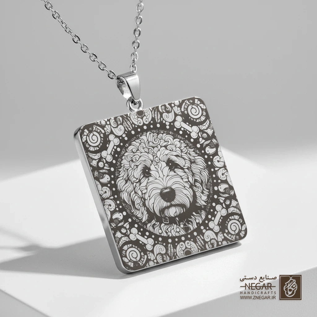 گردنبند طرح چهره سگ گلدن دودل (حکاکی لیزری فایبر، مدل قاب مربع) کد 501503