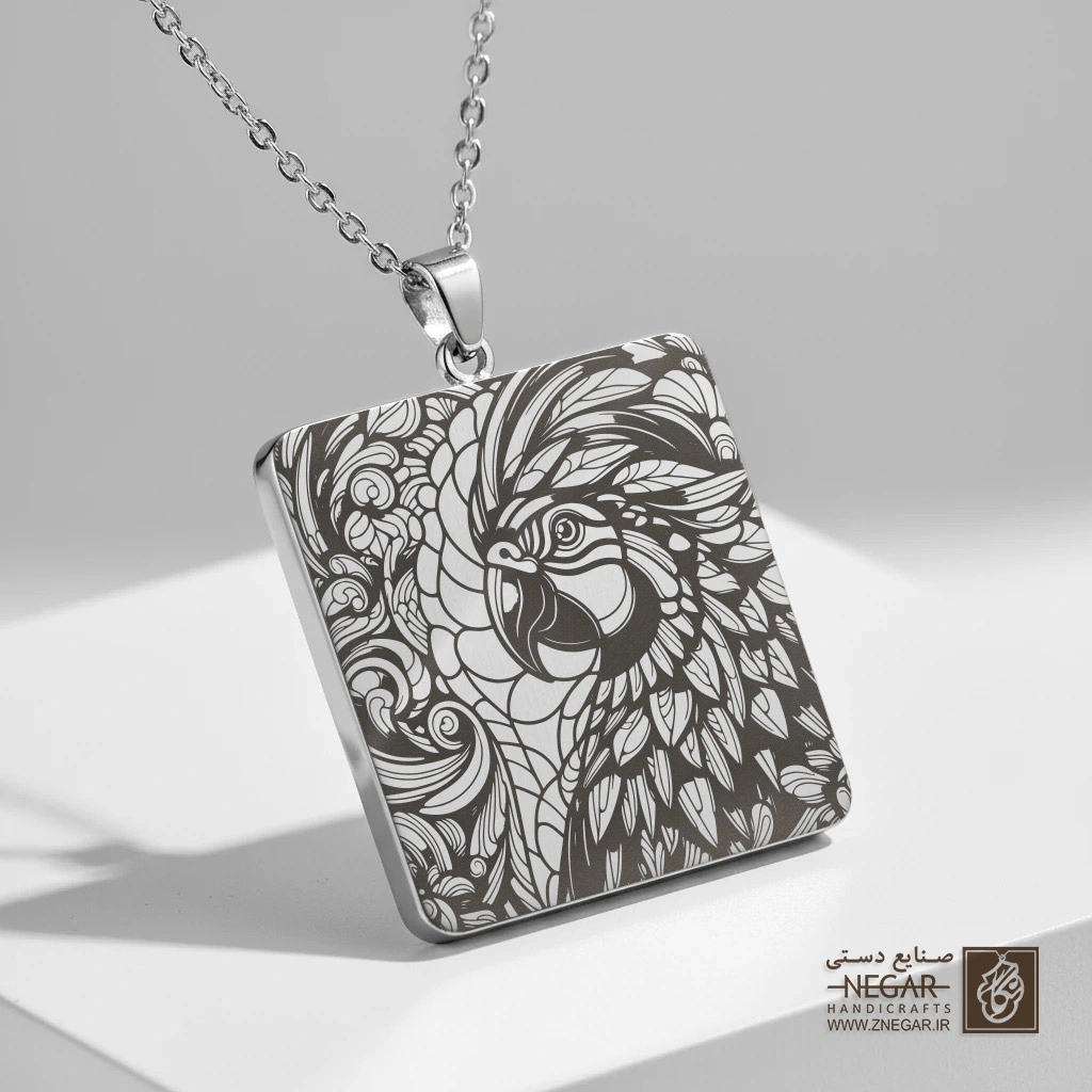 گردنبند طرح جفت طوطی در قاب تزیینی (حکاکی لیزری فایبر، مدل قاب مربع) کد 501532