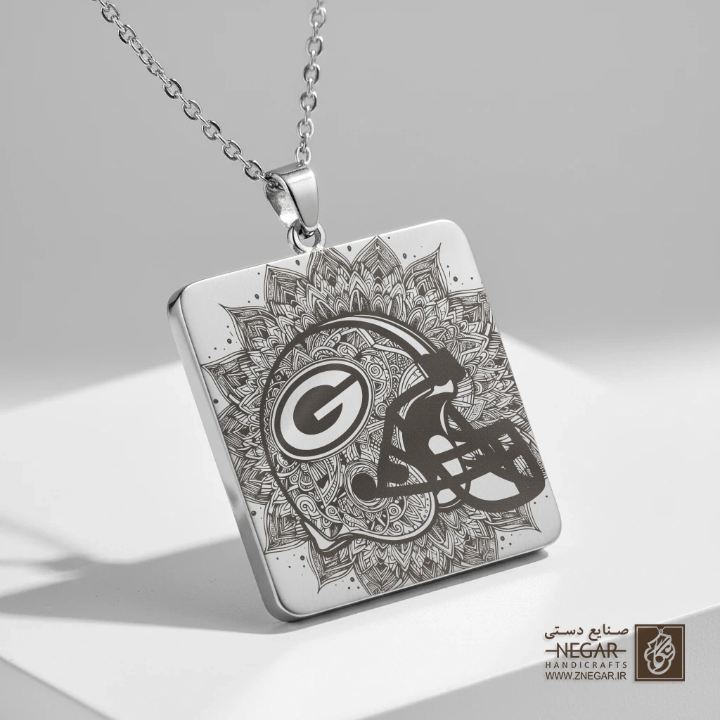گردنبند طرح لوگو Green Bay Packers (حکاکی لیزری فایبر، مدل قاب مربع) کد 501543