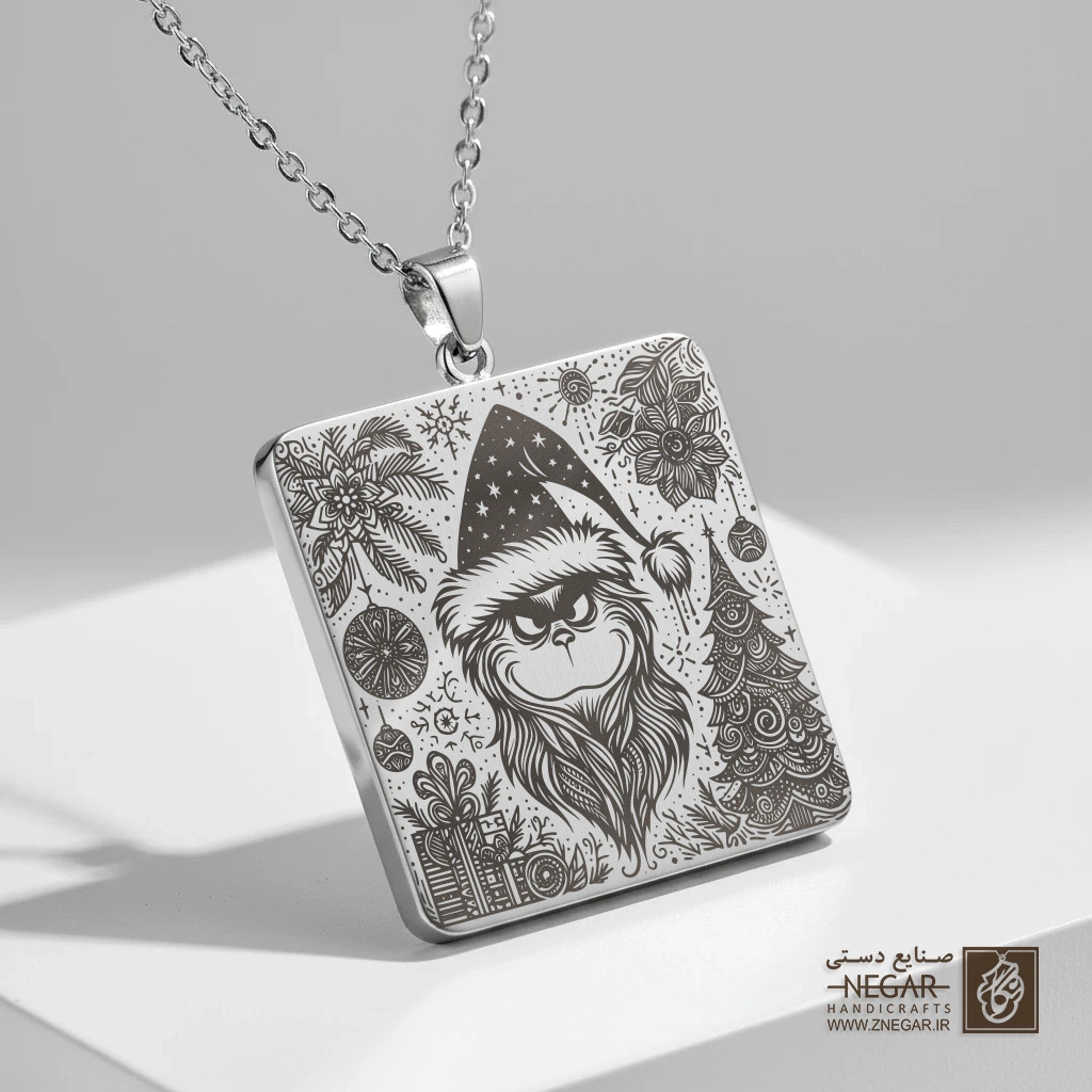 گردنبند طرح گرینچ با کلاه بابانوئل (حکاکی لیزری فایبر، مدل قاب مربع) کد 501559