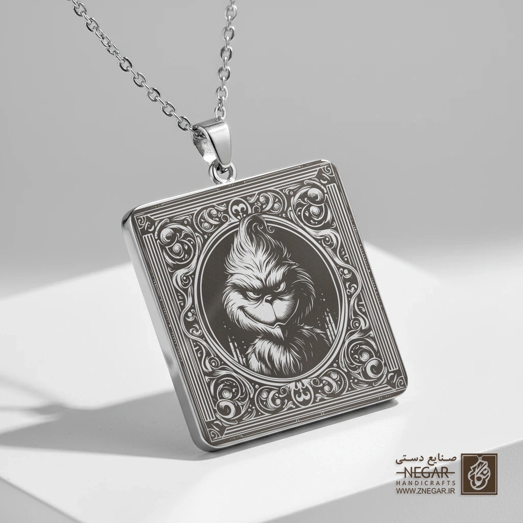 گردنبند طرح چهره گرینچ در قاب سنگی (حکاکی لیزری فایبر، مدل قاب مربع) کد 501563