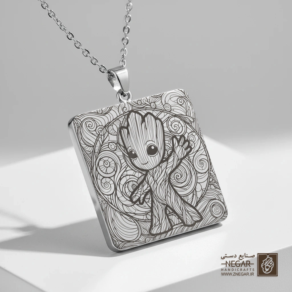 گردنبند طرح بچه گروت (Baby Groot) (حکاکی لیزری فایبر، مدل قاب مربع) کد 501564