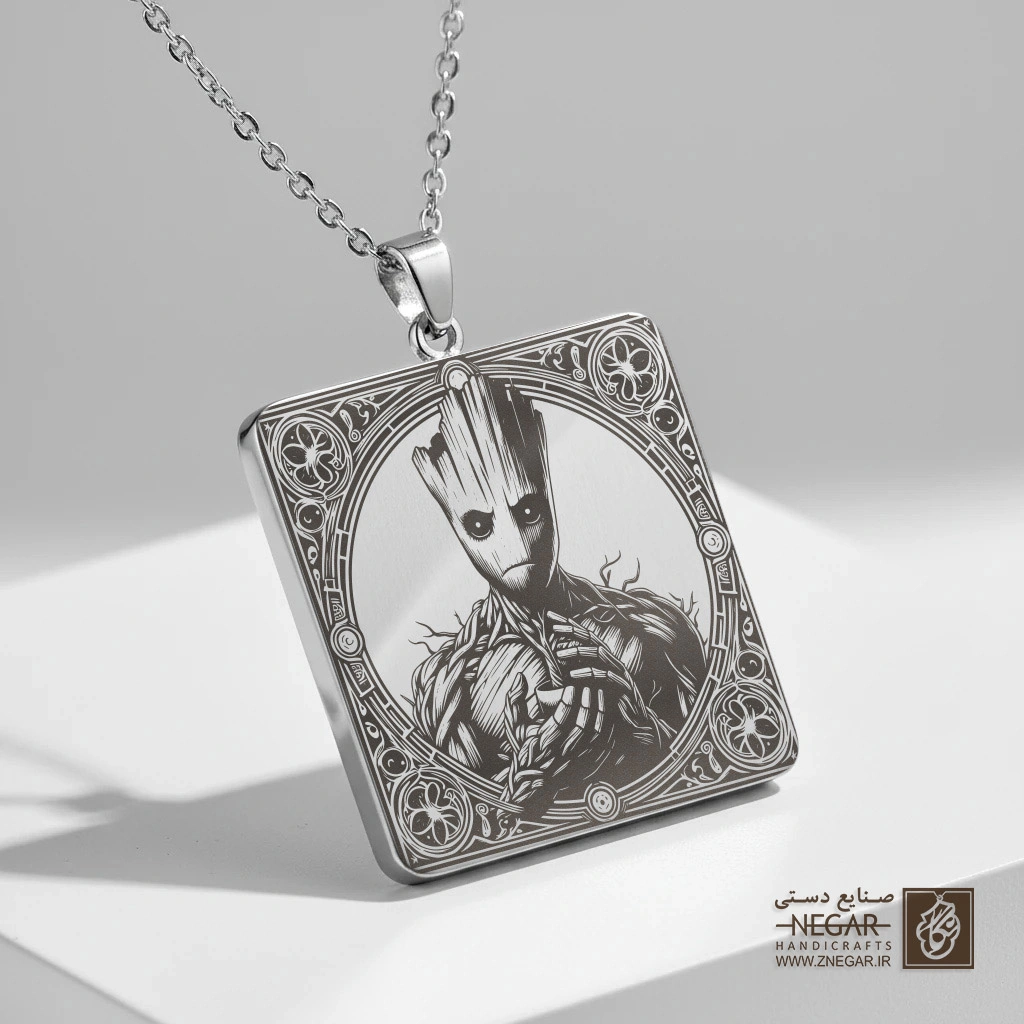 گردنبند طرح گروت (Groot) رئال (حکاکی لیزری فایبر، مدل قاب مربع) کد 501578