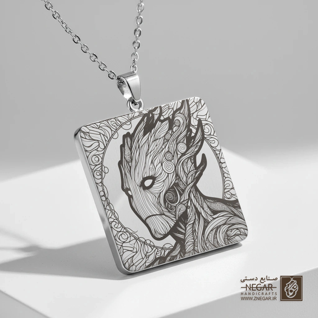 گردنبند طرح نیم‌رخ گروت مدرن (حکاکی لیزری فایبر، مدل قاب مربع) کد 501579