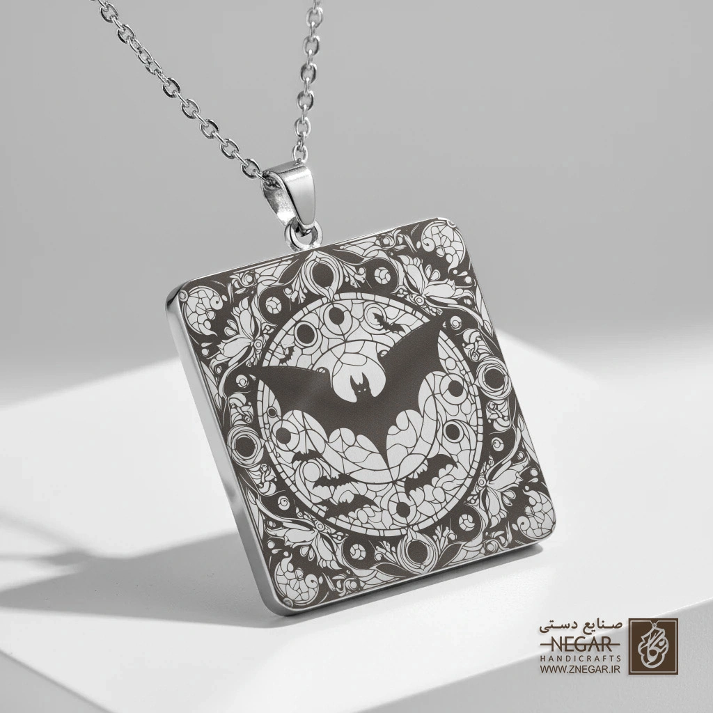 گردنبند طرح خفاش هالووین (قاب دایره) (حکاکی لیزری فایبر، مدل قاب مربع) کد 501588