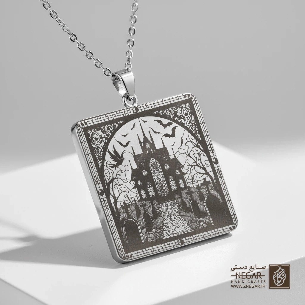 گردنبند طرح عمارت و ماه در قاب اسلیمی (حکاکی لیزری فایبر، مدل قاب مربع) کد 501624