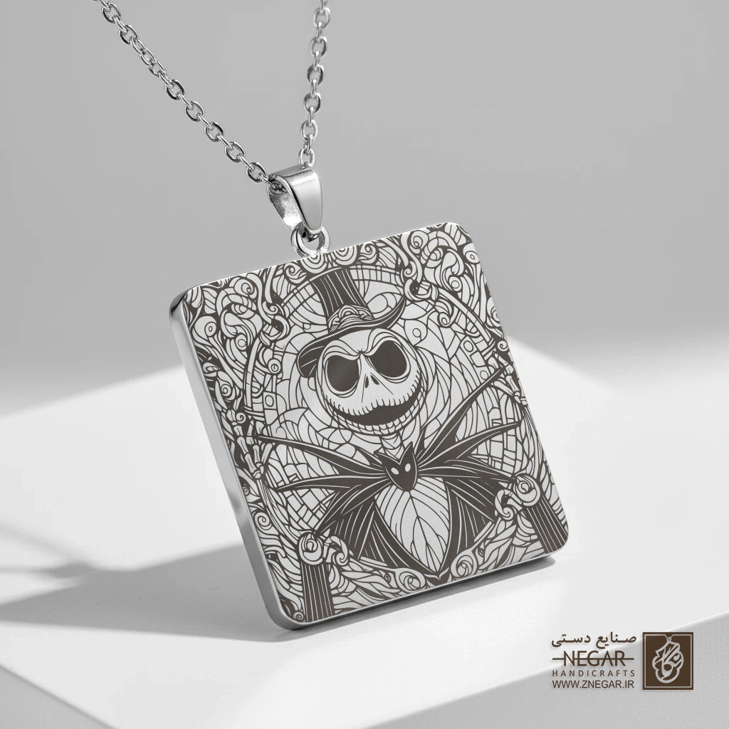 گردنبند طرح جک اسکلینگتون مقتدر (حکاکی لیزری فایبر، مدل قاب مربع) کد 501652