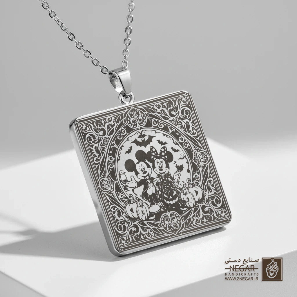 گردنبند طرح میکی و مینی در قاب اسلیمی (حکاکی لیزری فایبر، مدل قاب مربع) کد 501672