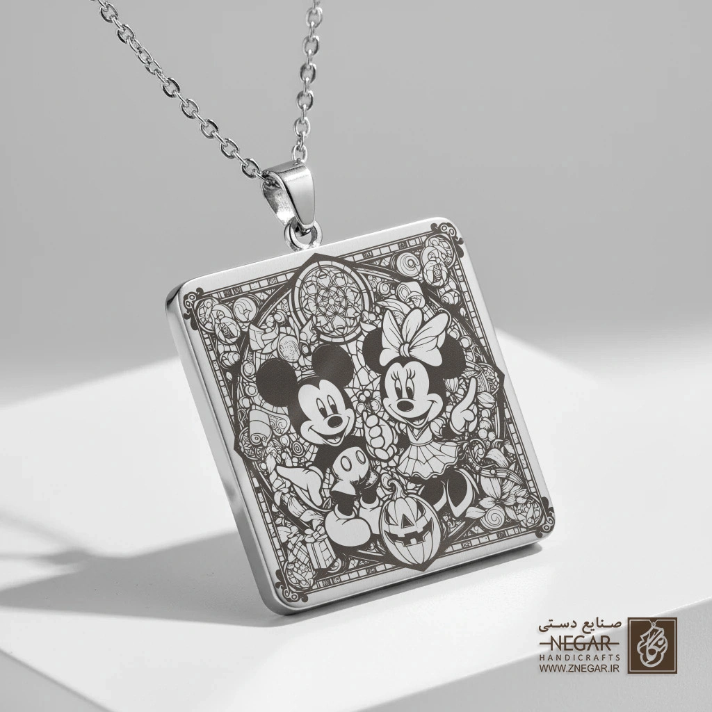 گردنبند طرح میکی و مینی هالووینی (حکاکی لیزری فایبر، مدل قاب مربع) کد 501682