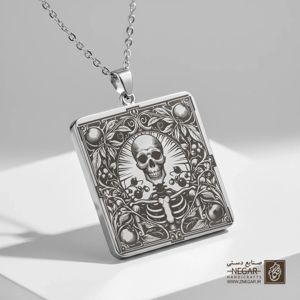 گردنبند طرح جمجمه و نقوش اسلیمی (حکاکی لیزری فایبر، مدل قاب مربع) کد 501689