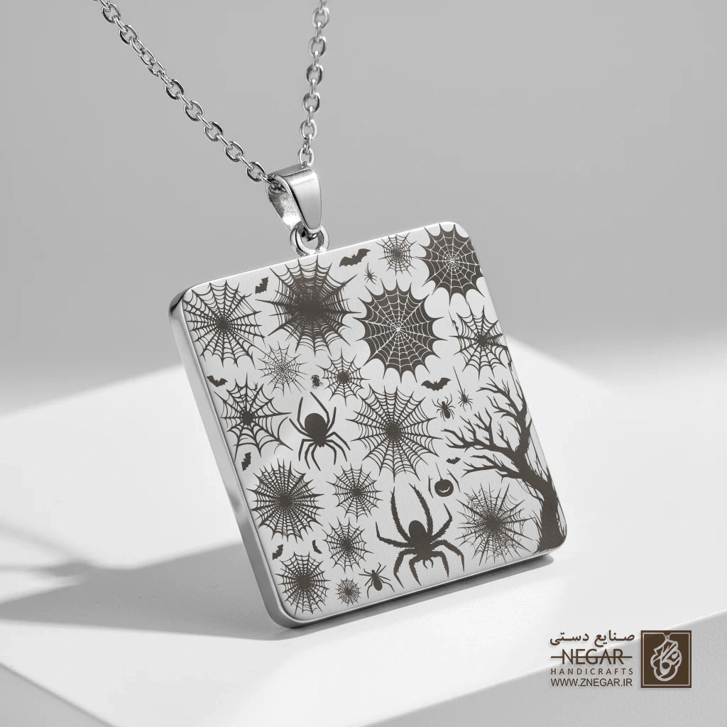 گردنبند طرح بارش عنکبوت و تار (حکاکی لیزری فایبر، مدل قاب مربع) کد 501707