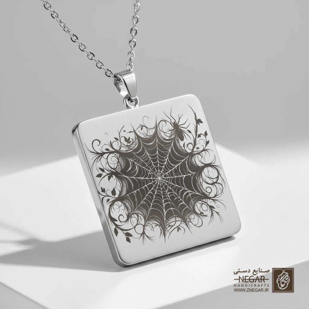 گردنبند طرح تار عنکبوت انتزاعی (حکاکی لیزری فایبر، مدل قاب مربع) کد 501709