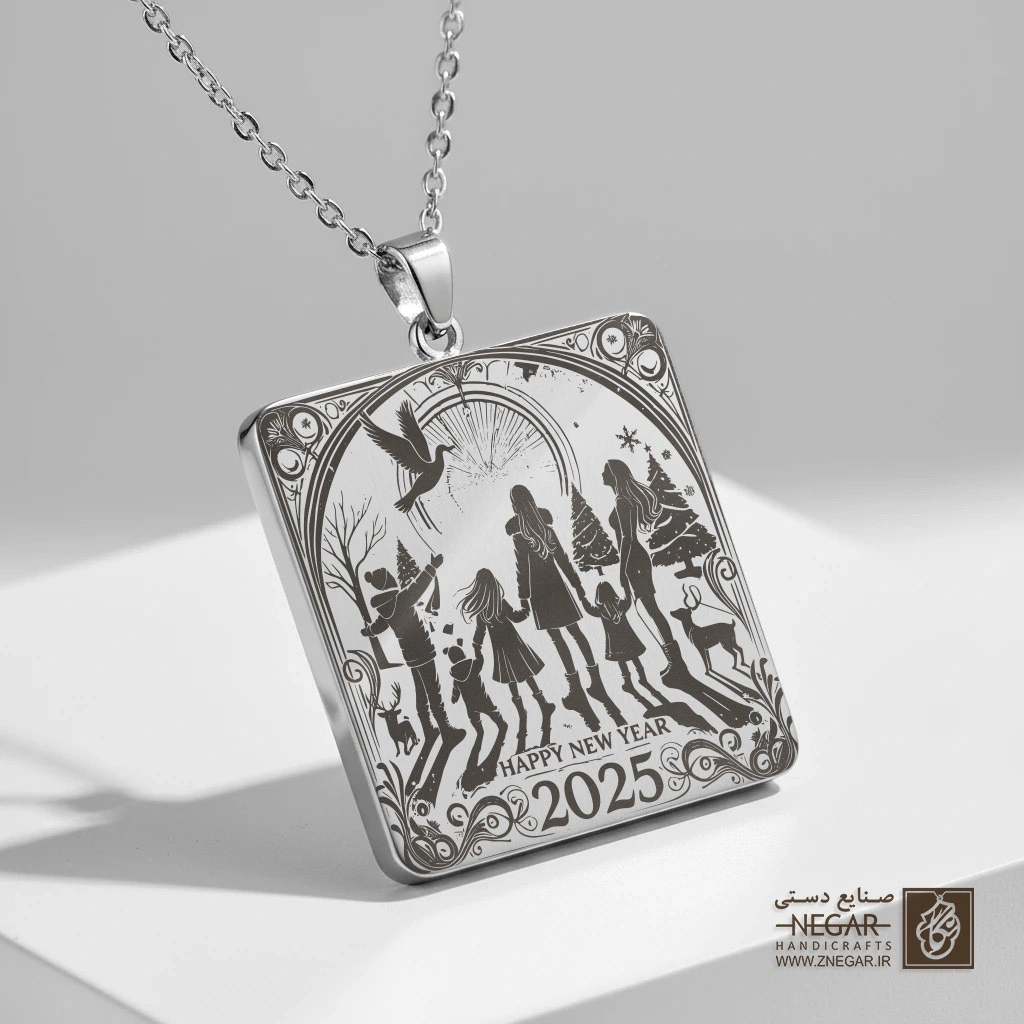 گردنبند طرح خانواده و سال نو  (حکاکی لیزری فایبر، مدل قاب مربع) کد 501742