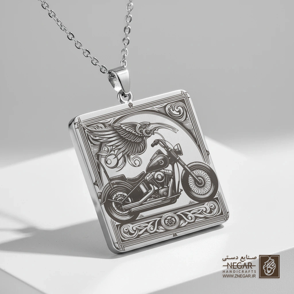 گردنبند طرح موتور هارلی دیویدسون (حکاکی لیزری فایبر، مدل قاب مربع) کد 501769
