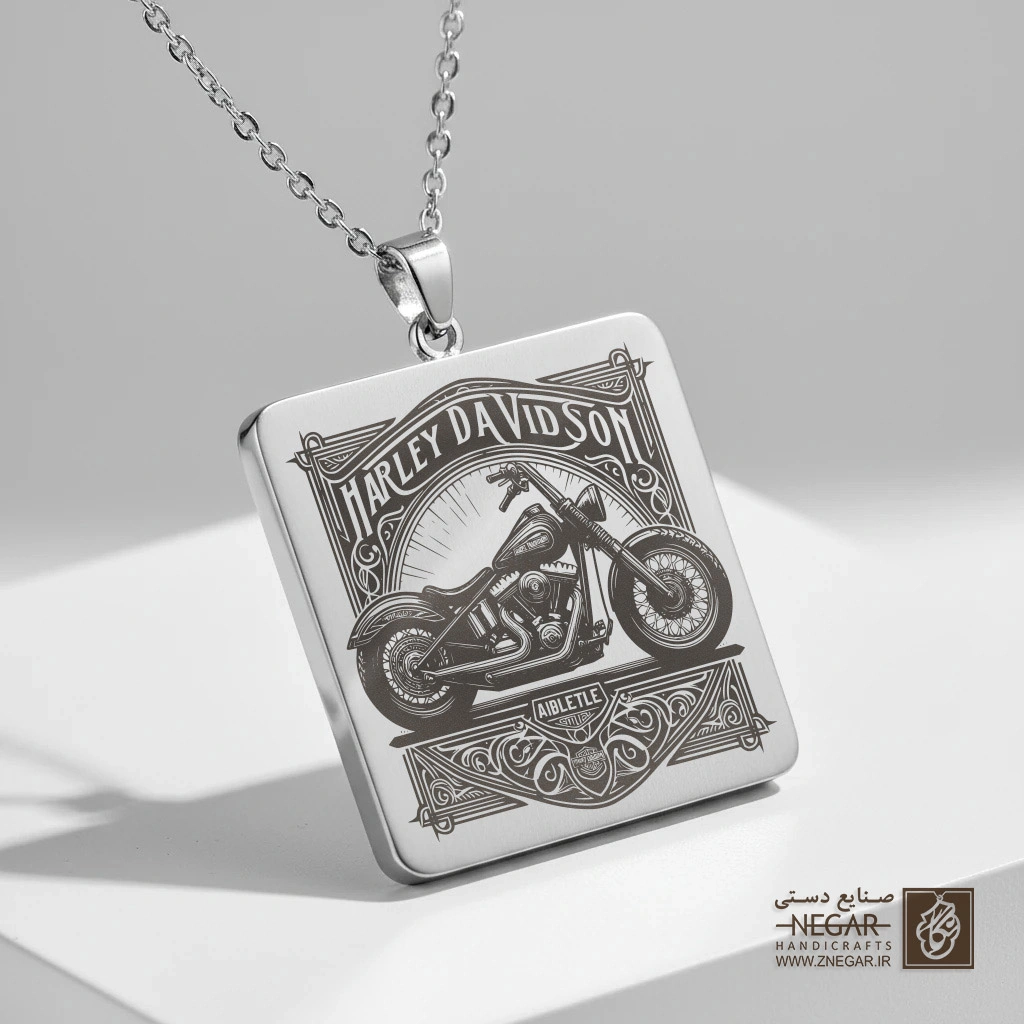 گردنبند طرح با لوگو Harley Davidson (حکاکی لیزری فایبر، مدل قاب مربع) کد 501772