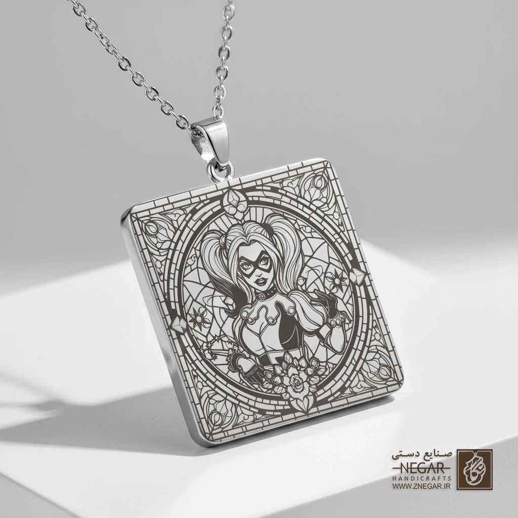 گردنبند طرح هارلی کوئین در قاب اسلیمی (حکاکی لیزری فایبر، مدل قاب مربع) کد 501778
