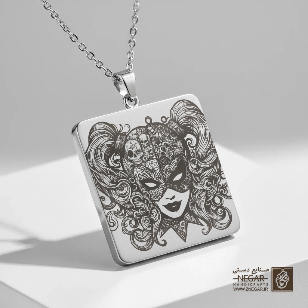 گردنبند طرح هارلی کوئین ( گوتیک) (حکاکی لیزری فایبر، مدل قاب مربع) کد 501782