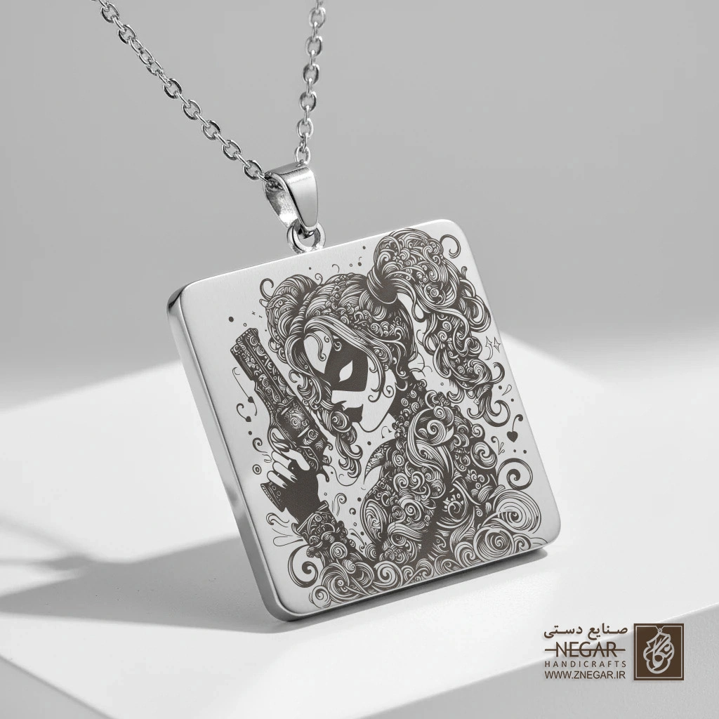 گردنبند طرح هارلی کوئین جنگجو (حکاکی لیزری فایبر، مدل قاب مربع) کد 501783
