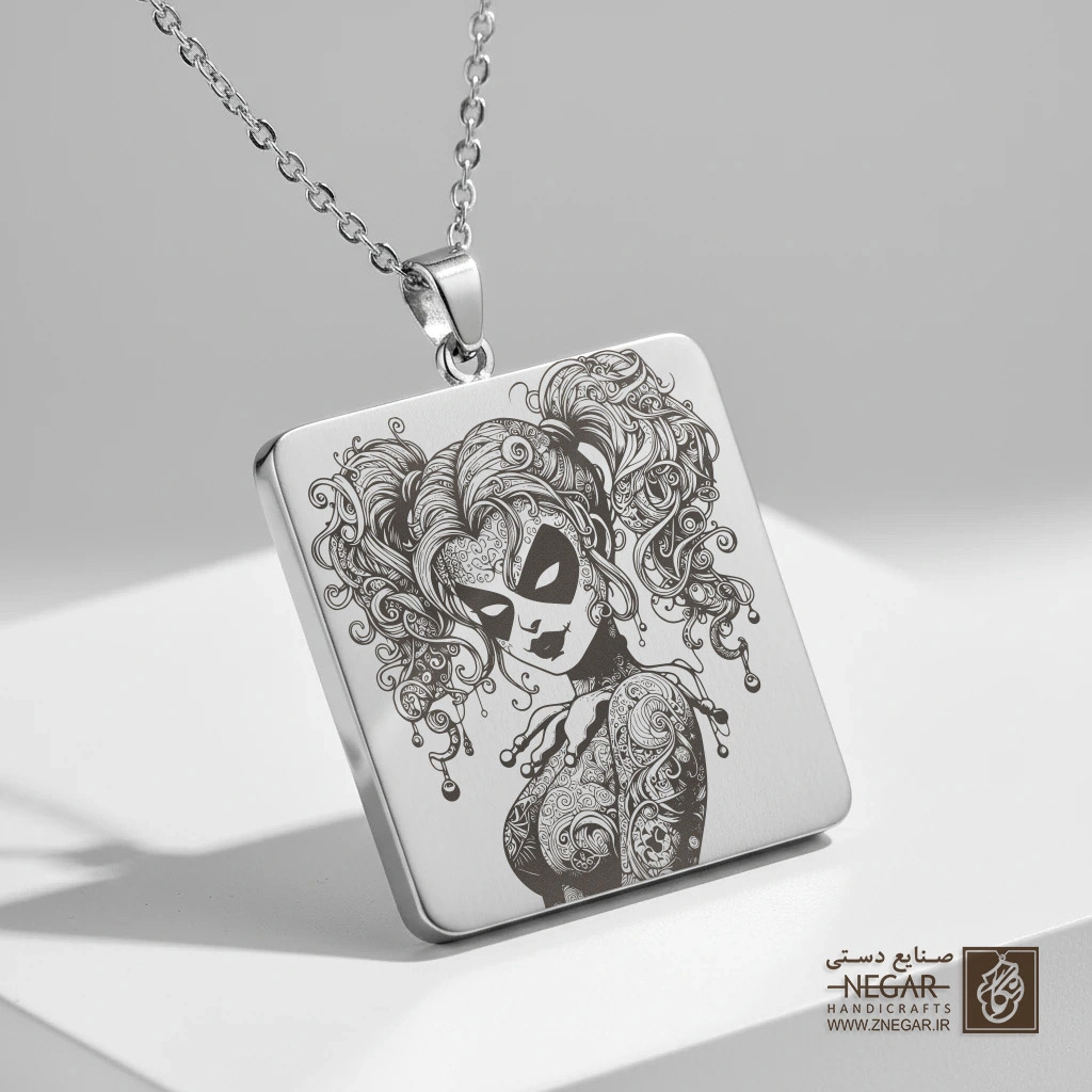 گردنبند طرح هارلی کوئین (نمای ایستاده) (حکاکی لیزری فایبر، مدل قاب مربع) کد 501787