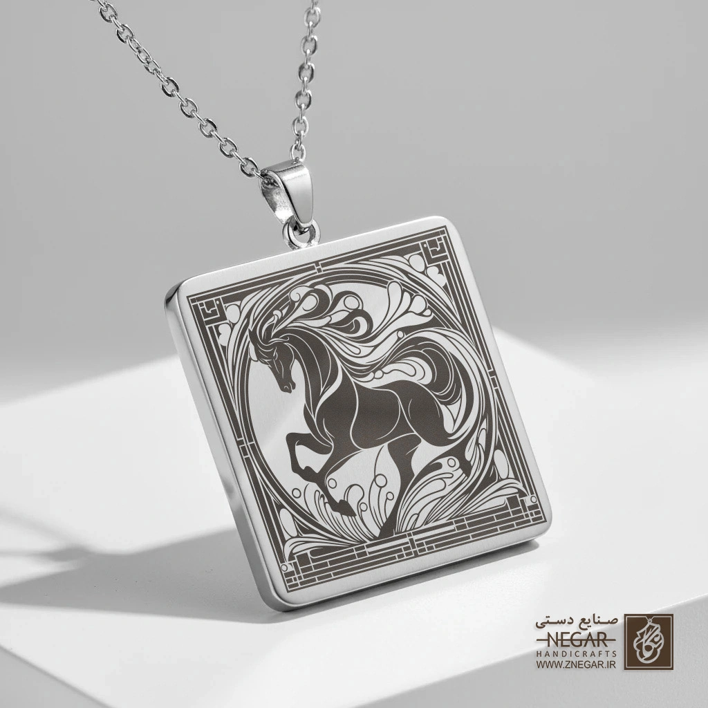 گردنبند طرح اسب سیاه (سیلئوت) (حکاکی لیزری فایبر، مدل قاب مربع) کد 501879