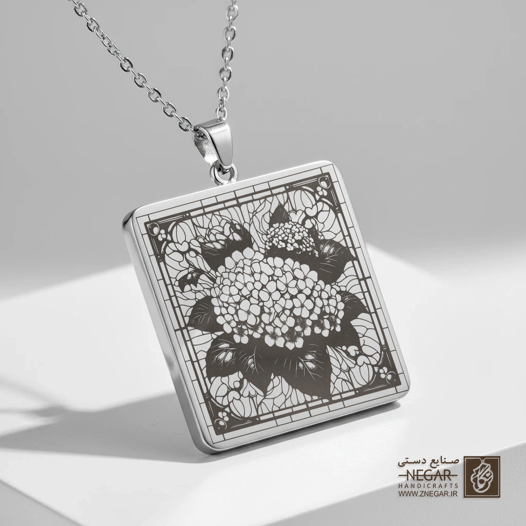 گردنبند طرح دسته گل صدتومانی (حکاکی لیزری فایبر، مدل قاب مربع) کد 501933