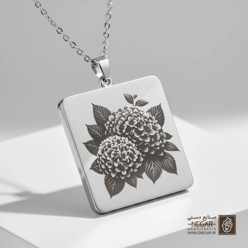 گردنبند طرح گل صدتومانی در قاب دایره (حکاکی لیزری فایبر، مدل قاب مربع) کد 501934