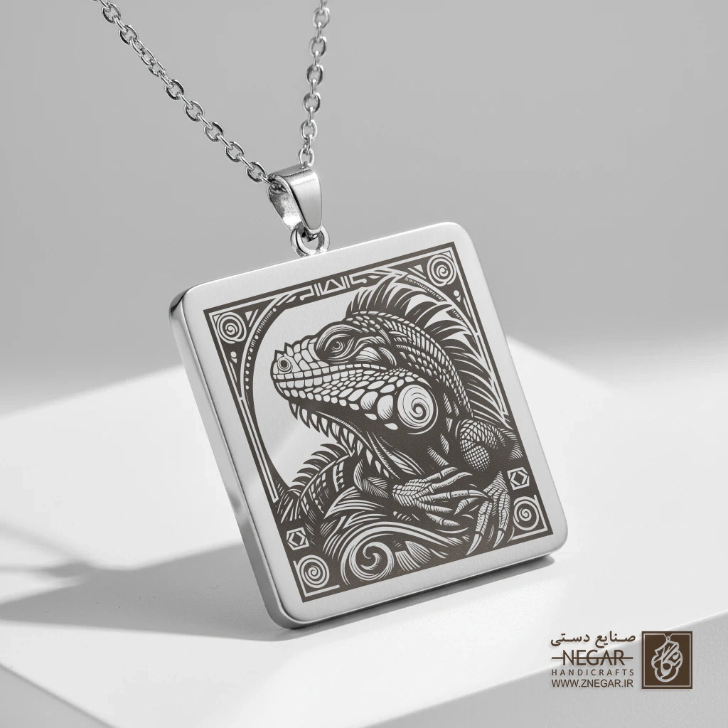 گردنبند طرح ایگوانا (Iguana) رئال (حکاکی لیزری فایبر، مدل قاب مربع) کد 501936