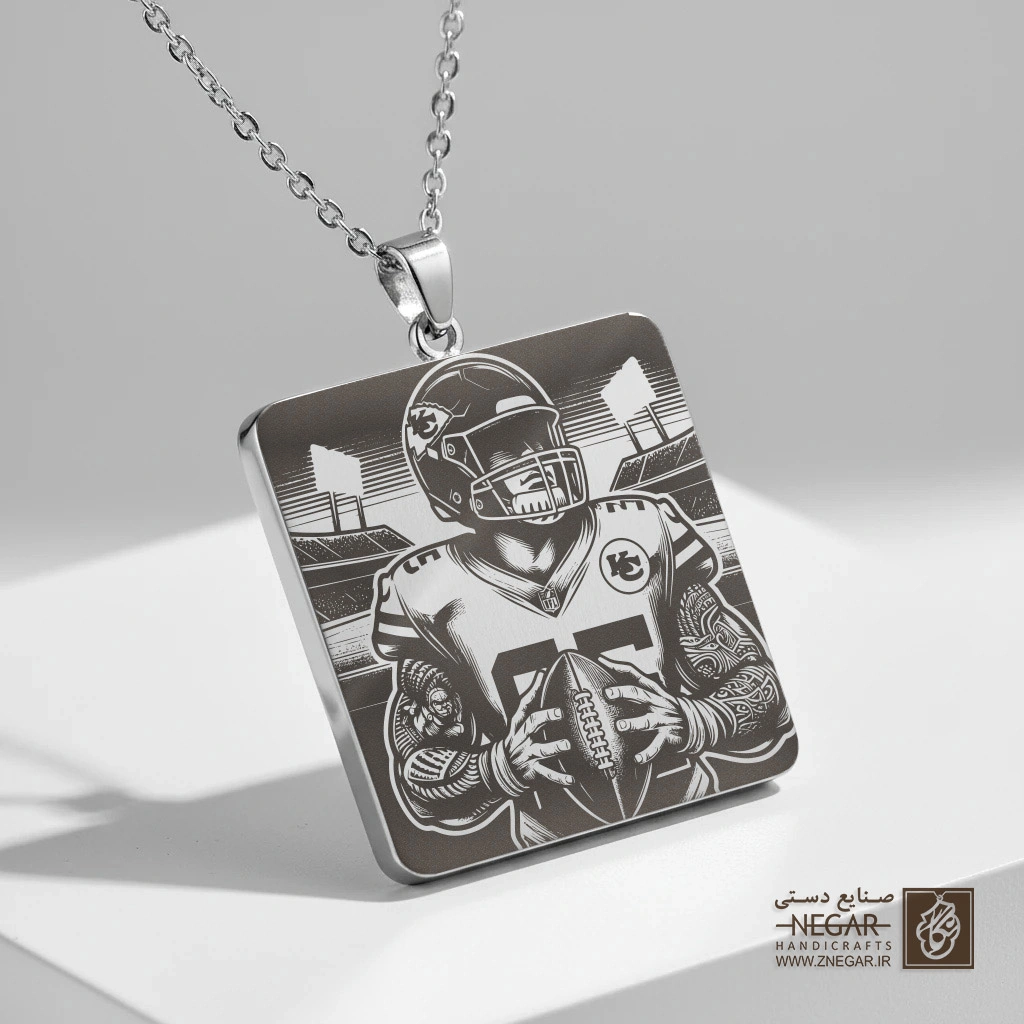 گردنبند طرح قهرمان کانزاس سیتی چیفس (حکاکی لیزری فایبر، مدل قاب مربع) کد 502029