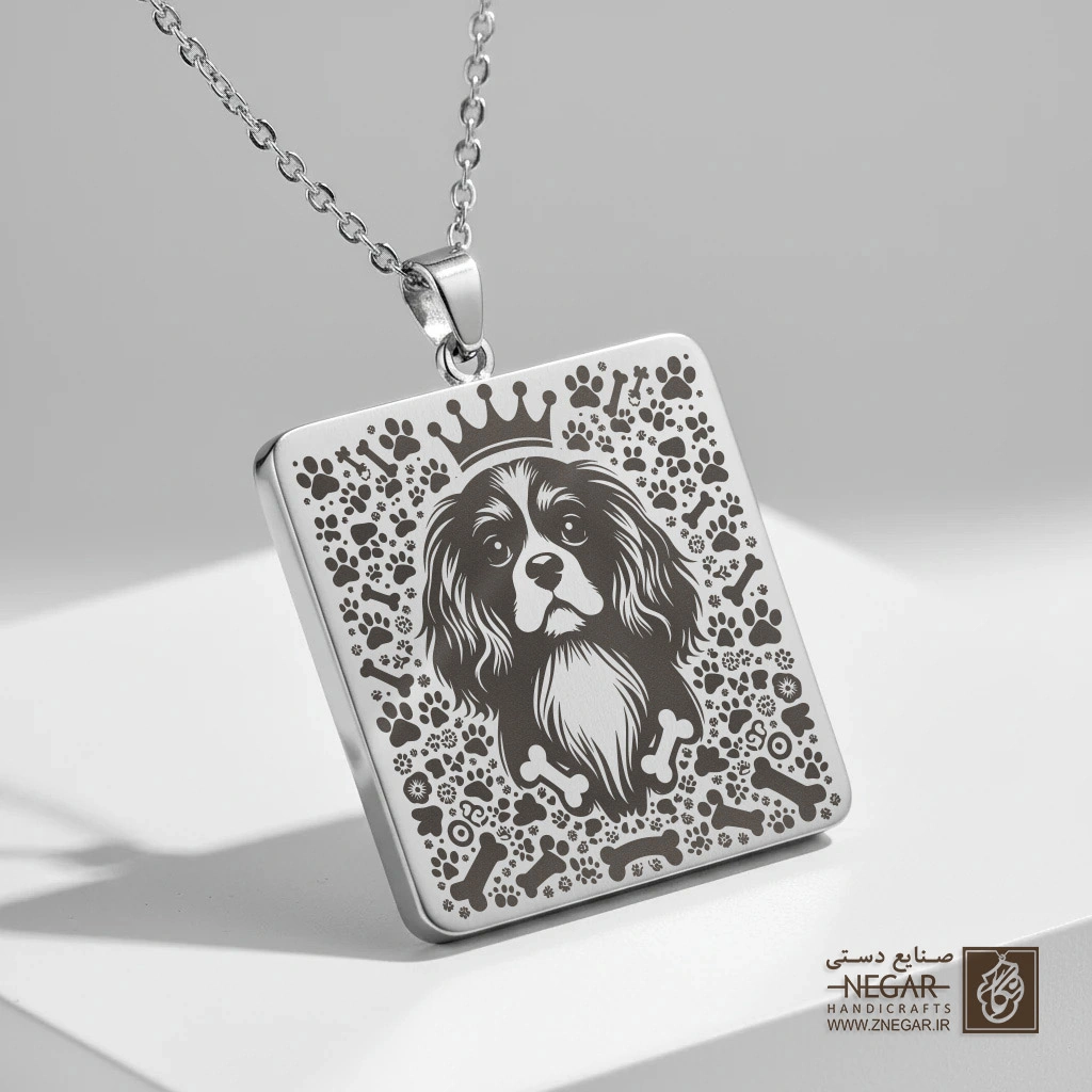 گردنبند طرح سگ کینگ چارلز (حکاکی لیزری فایبر، مدل قاب مربع) کد 502039