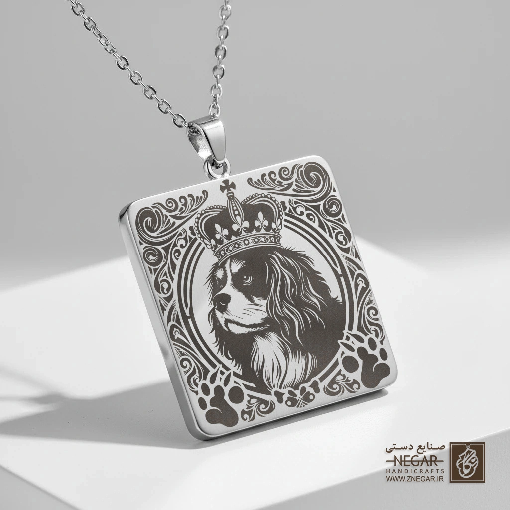 گردنبند طرح سگ کینگ چارلز (حکاکی لیزری فایبر، مدل قاب مربع) کد 502043