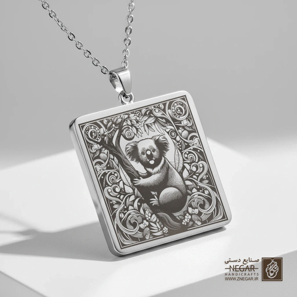 گردنبند طرح کوالا و شاخه درخت (حکاکی لیزری فایبر، مدل قاب مربع) کد 502066