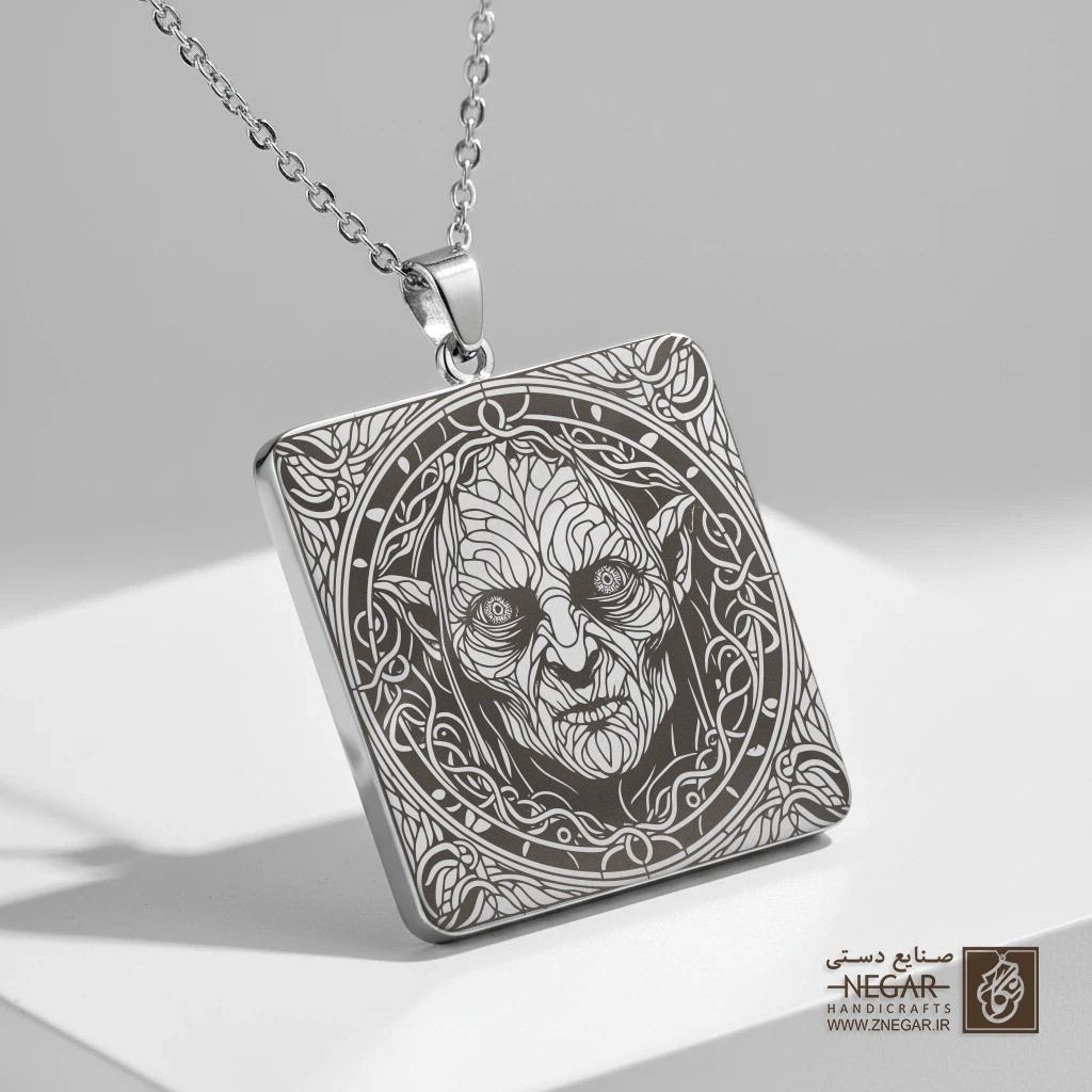 گردنبند طرح گالوم (Lord of the Rings) (حکاکی لیزری فایبر، مدل قاب مربع) کد 502100
