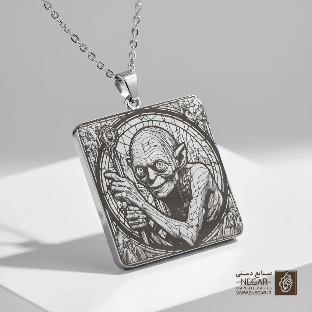 گردنبند طرح گالوم نشسته روی صخره (حکاکی لیزری فایبر، مدل قاب مربع) کد 502120