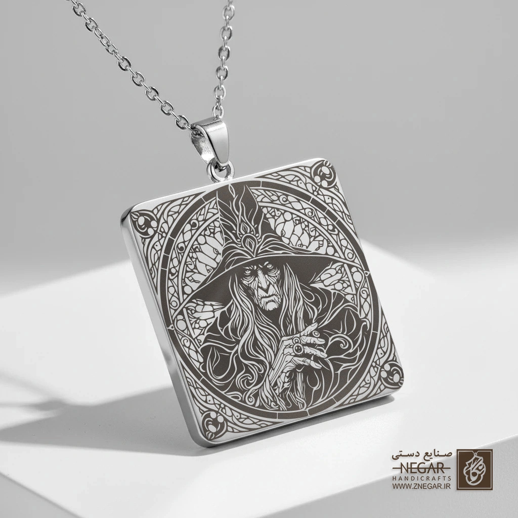 گردنبند طرح سارومان جادوگر (حکاکی لیزری فایبر، مدل قاب مربع) کد 502129