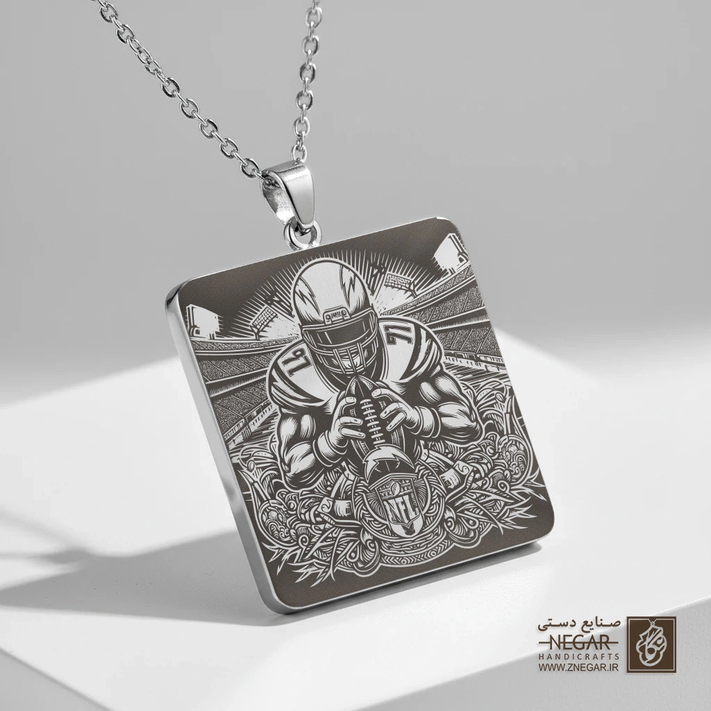 گردنبند طرح بازیکن دفاعی چارجرز (حکاکی لیزری فایبر، مدل قاب مربع) کد 502142