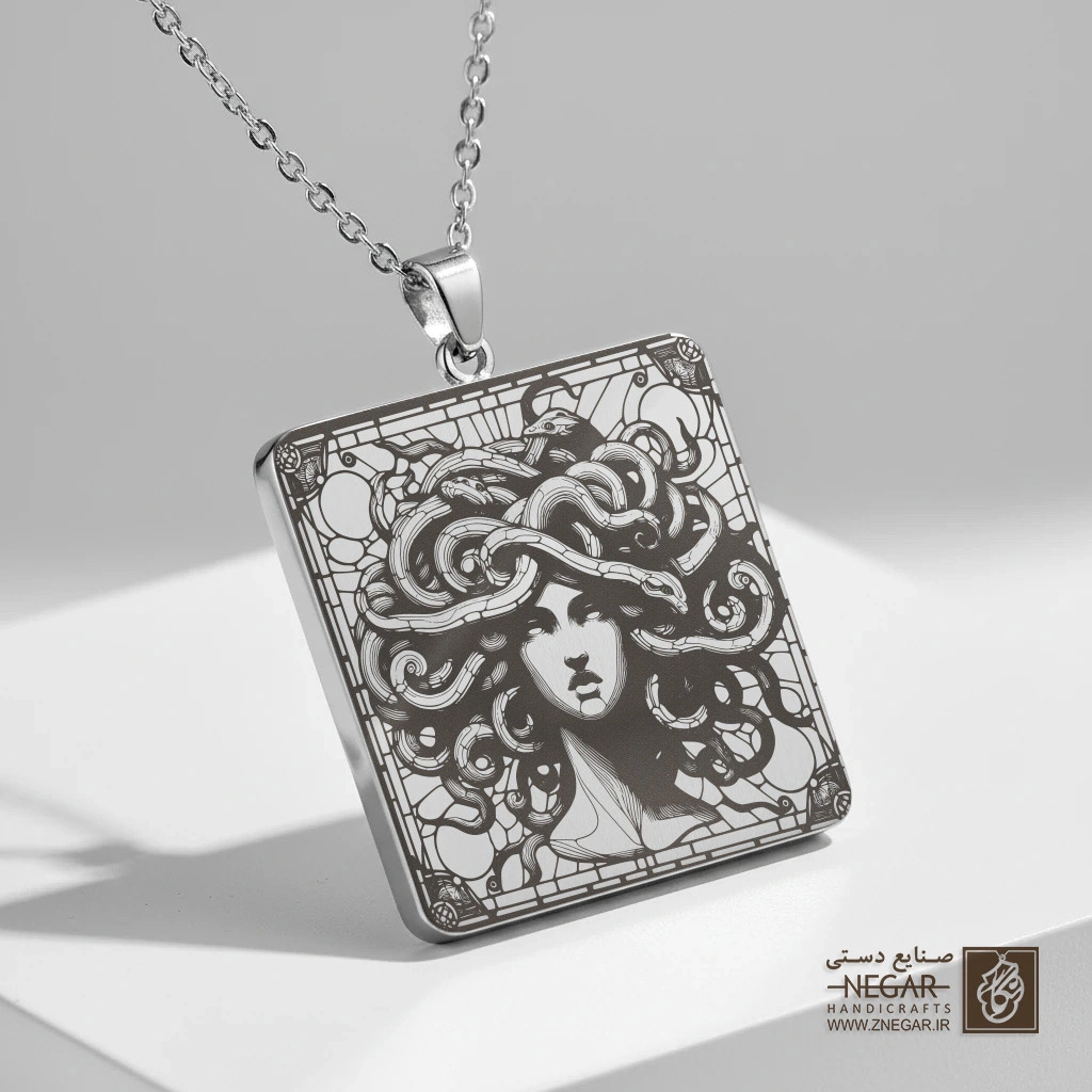 گردنبند طرح مدوسا ( پرجزئیات) (حکاکی لیزری فایبر، مدل قاب مربع) کد 502236